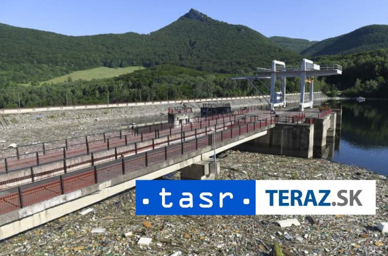 Dobrovoľníci sa pre odpad obávajú pretrhnutia nornej steny na Ružíne