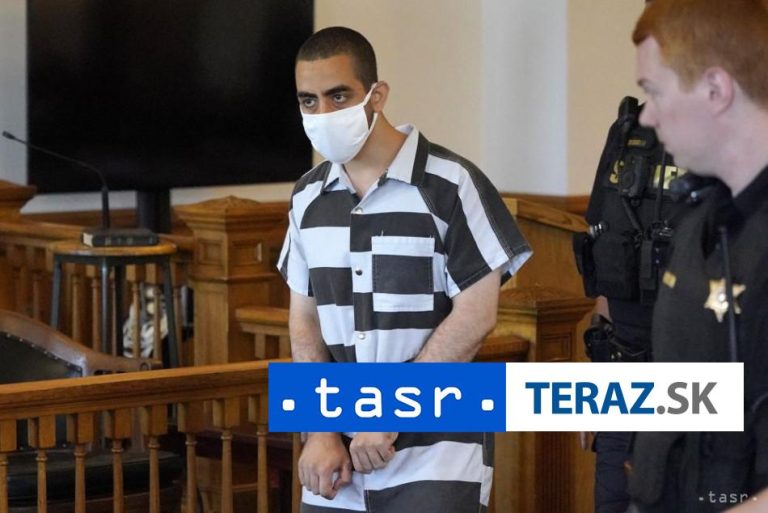 Muž obvinený z pobodania Rushdieho odmietol dohodu o vine a treste