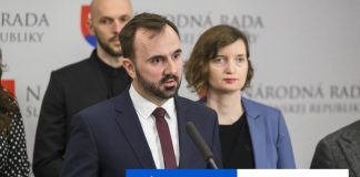 Pre zákon o dlhovej brzde musí vláda znovu požiadať o dôveru