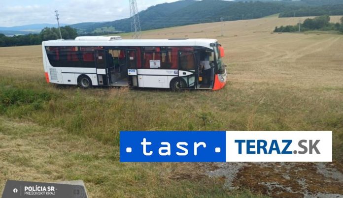 Policia-vysetruje-nehodu-autobusu-v-katastri-obce-Mestisko.jpg