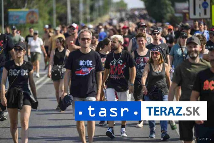 Premavka-v-okoli-miesta-nedelnajsieho-koncertu-ACDC-je-stale-zhustena.jpg
