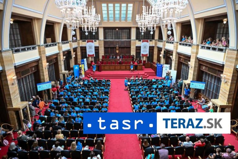 Úspešných študentov Detskej Univerzity Komenského čaká promócia