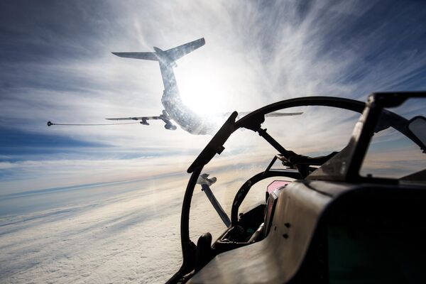 Tanker Il-78 na tankovanie počas taktických cvičení námorného letectva Čiernomorskej flotily. Tanker Il-78 na tankovanie počas taktických cvičení námorného letectva Čiernomorskej flotily. - Sputnik International