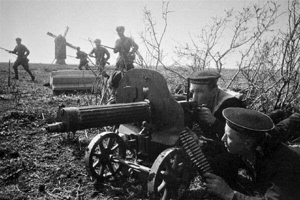 Sovietska námorná pechota počas bitky o predmostie. Sovietska námorná pechota počas bitky o predmostie. - Sputnik International