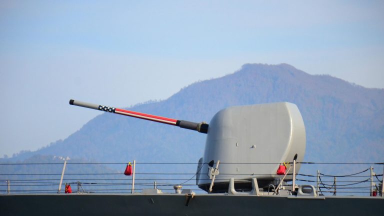 Americké a francúzske námorníctvo vykonáva spoločné cvičenia vo Filipínskom mori – 7. flotila