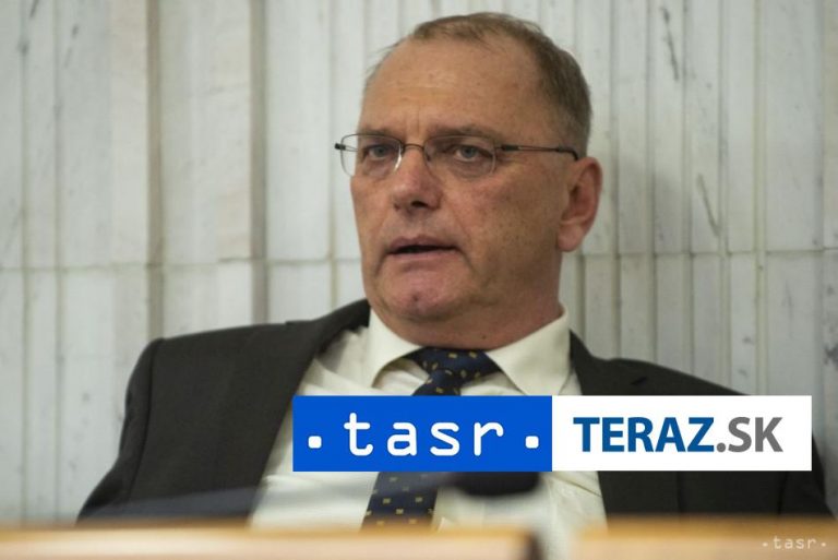 Poslancom sa podarilo otvoriť schôdzu až na druhýkrát