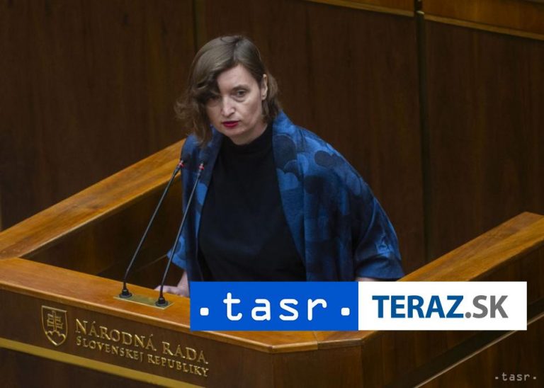 B. Susko zneužíva právomoci na ochranu ľudí napojených na koalíciu