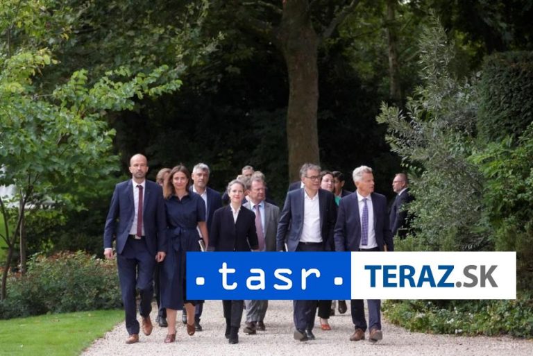 Po stretnutí s Macronom konzervatívci vylúčili účasť v novej koalícii