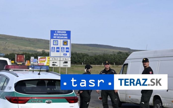Policia-pocas-akcie-na-hranici-skontrolovala-vyse-1400-osob-a.jpg