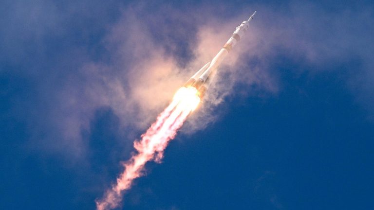 Rusko plánuje spustiť turistickú misiu na ISS v roku 2025