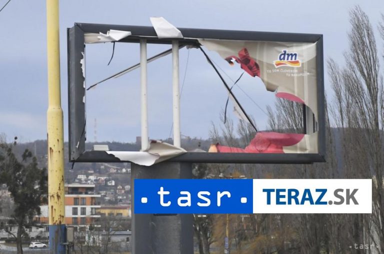 Silný vietor si v Bratislave vyžiadal 14 zásahov hasičov