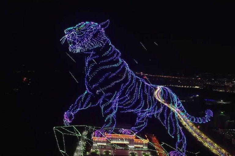 Čína stanovila svetový rekord v simultánnom štarte dronov.V meste Si-an bolo na…