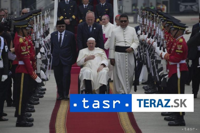 Pápež priletel do Indonézie, čaká ho najdlhšia cestu jeho pontifikátu