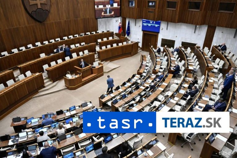 Poslanci pokračujú v diskusii o novele o hazarde aj po 20.00 h