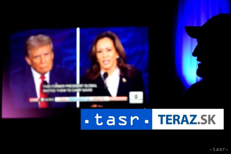 Podľa prieskumov v USA je Harrisová v miernej výhode oproti Trumpovi