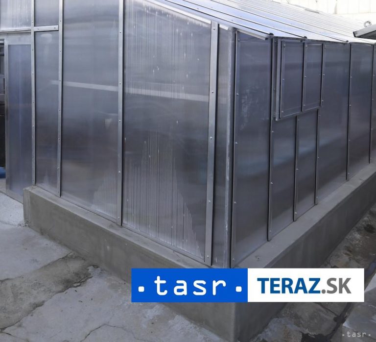 Skleník pre žiakov v Želovciach má za sebou pestovateľskú sezónu