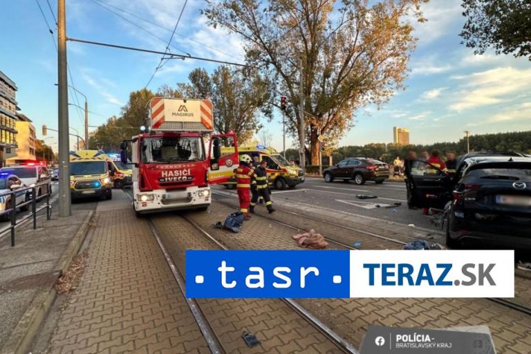 VIDEO: ZRÁŽKA AUTA S ELEKTRIČKOU V BRATISLAVE: Hlásia päť zranených