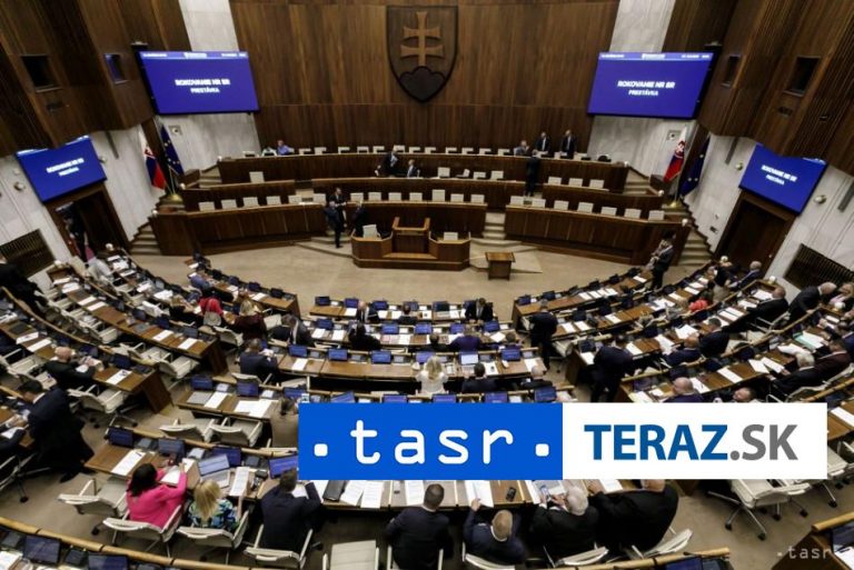 Poslanci odštartovali ďalšiu schôdzu, čaká ich 140-bodový program