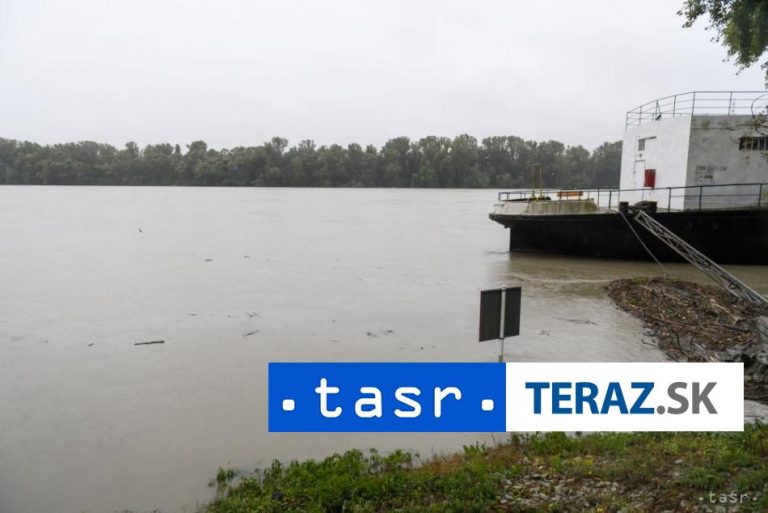 Východ Nemecka sa pripravuje na povodne; Labe v Sasku stúpa