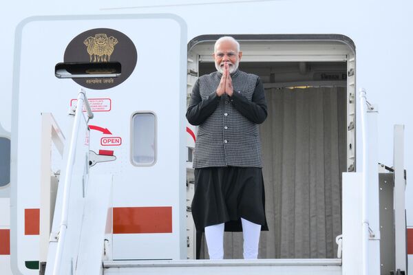 Indický premiér Narendra Modi, ktorý prichádza na účasť na 16. summite BRICS počas uvítacieho ceremoniálu na letisku v Kazani. Indický premiér Narendra Modi, ktorý prichádza na účasť na 16. summite BRICS počas uvítacieho ceremoniálu na letisku v Kazani. - Sputnik International