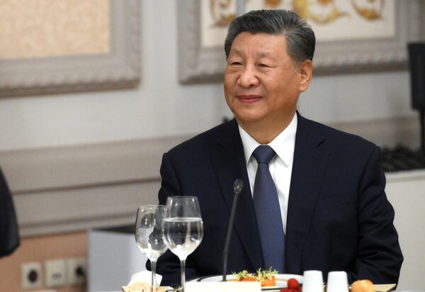 Čínsky prezident Si Ťin-pching sa zúčastňuje na neformálnej večeri vedúcich delegácií BRICS. Čínsky prezident Si Ťin-pching sa zúčastňuje na neformálnej večeri vedúcich delegácií BRICS. - Sputnik International