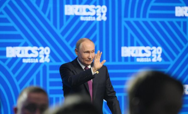 Napriek zapojeniu NATO však „ruská armáda koná sebavedomo na všetkých frontoch," zdôraznil Putin. Napriek zapojeniu NATO však „ruská armáda koná sebavedomo na všetkých frontoch," zdôraznil Putin. - Sputnik International