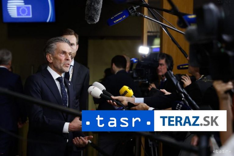 Ministri obrany Británie, Litvy a Lotyšska vyjadrili podporu Kyjevu