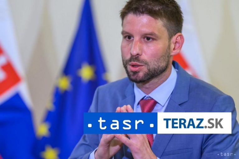 PS poukazuje, že Huliak nemá skúsenosti v športe ani cestovnom ruchu