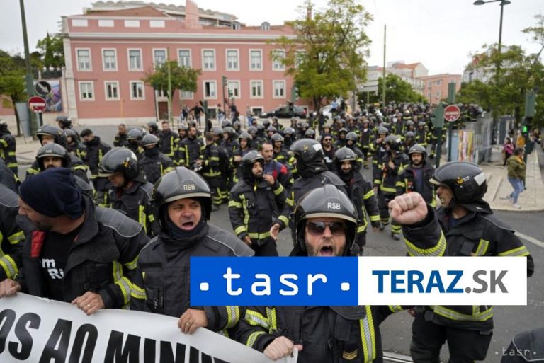 Portugalskí hasiči demonštrovali pred parlamentom za lepšie podmienky