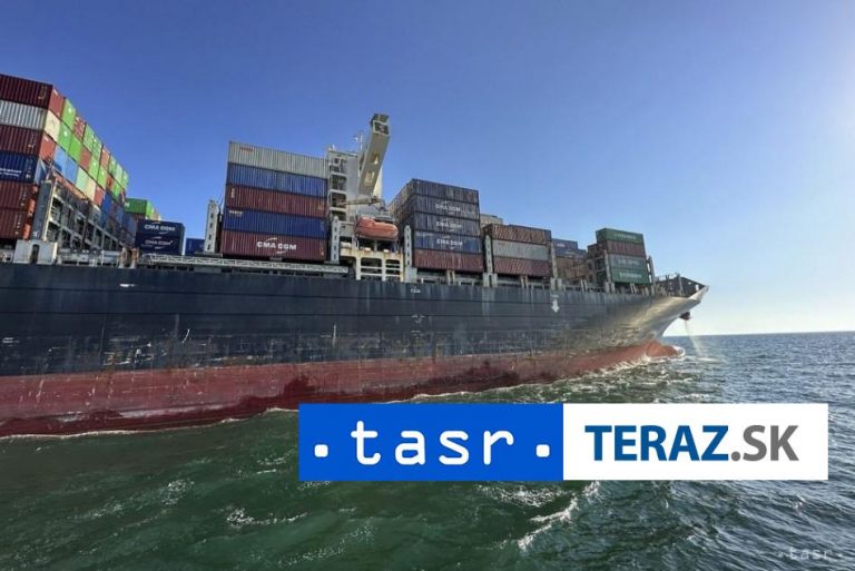 Pri ruskom raketovom útoku bola zasiahnutá civilná loď v Odese