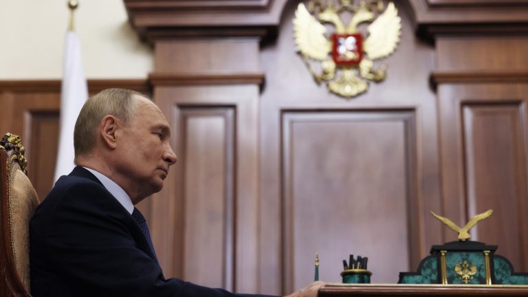 Putin dohliada na strategický jadrový odstrašujúci nácvik zo situačnej miestnosti Kremľa