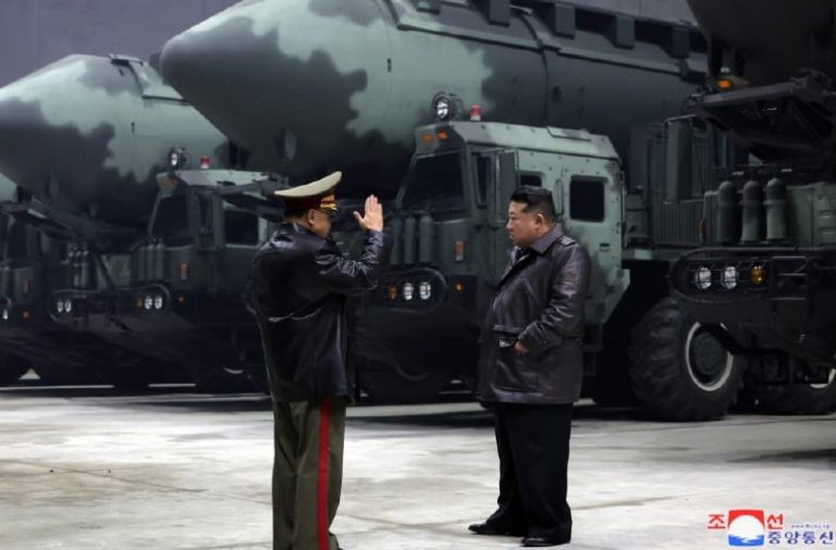 Severná Korea Kim Čong-un skontroloval strategické raketové základne, KCNA posky…