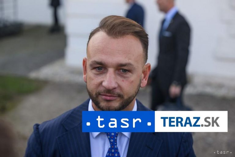 Eštok vyzval Danka, aby namiesto útokov na Hlas riešil problémy v SNS