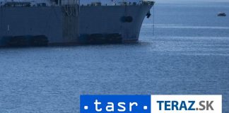 Námorné sily EÚ zachránili posádku tankera prepadnutého pirátmi