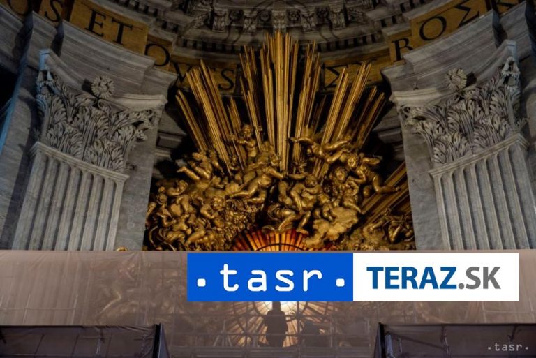 Vatikán odhalí zreštaurovaný baldachýn v Bazilike svätého Petra