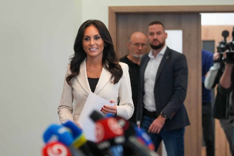 Zuzana Dolinková odstupuje z postu ministerky zdravotníctva.Ministerkou nebola …
