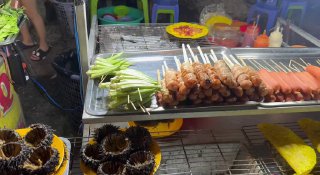 Ak-ste-vo-Vietname-hladni-Vecerny-trh-100-000-vietnamskych.jpeg