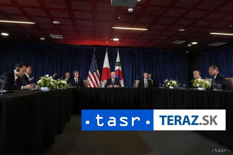 Biden sa stretol s lídrami Južnej Kórey a Japonska, ocenil spoluprácu