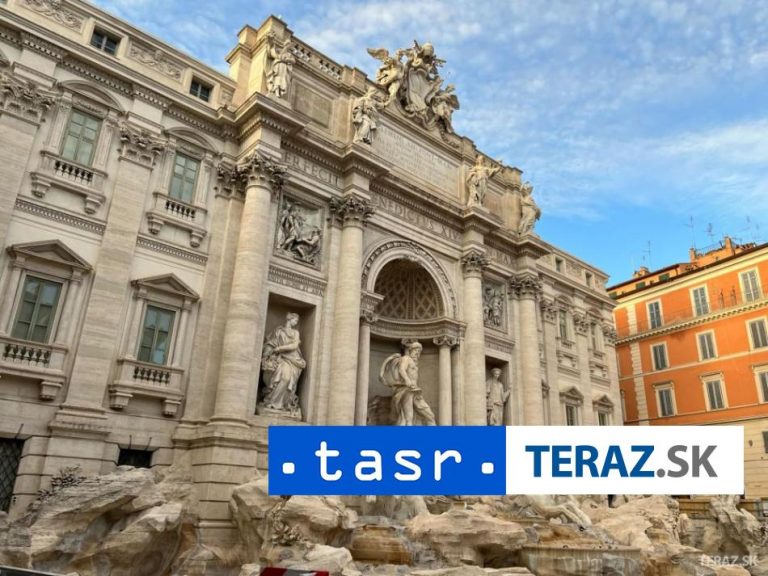 V Ríme znovu otvorili známu Fontánu di Trevi