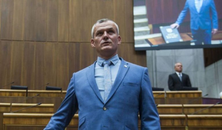 Koaličný Hlas-SD navrhne znížiť výšku štátneho finančného príspevku, ktorý dostá…