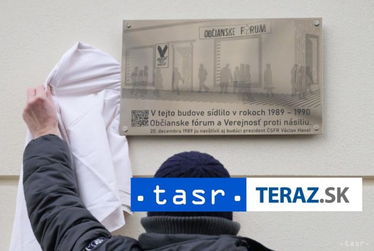 Pamätná tabuľa v Košiciach pripomína sídlo Občianskeho fóra a VPN