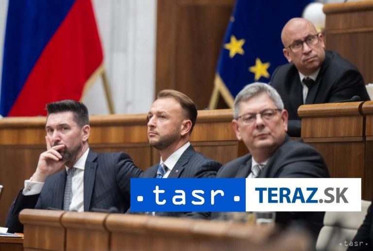 Písomná rozprava k rozpočtu skončila, poslanci sa prihlásili aj ústne