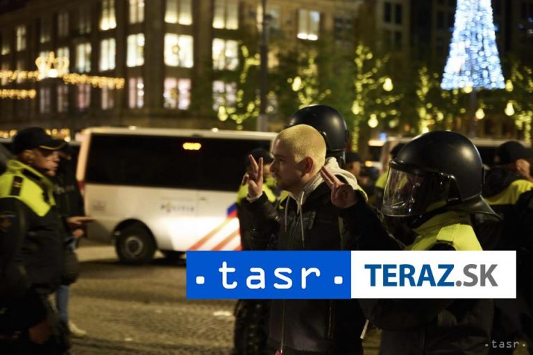 Polícia zadržala v Amsterdame desiatky propalestínskych demonštrantov