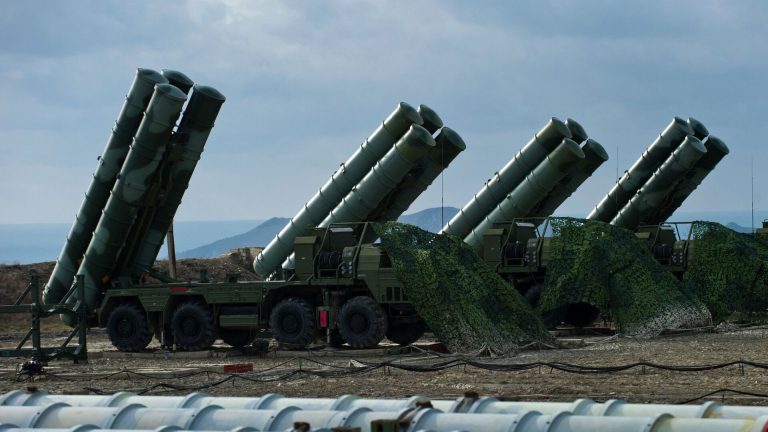Ruská protivzdušná obrana S-400: Kto ju už kúpil a kto ju chce?