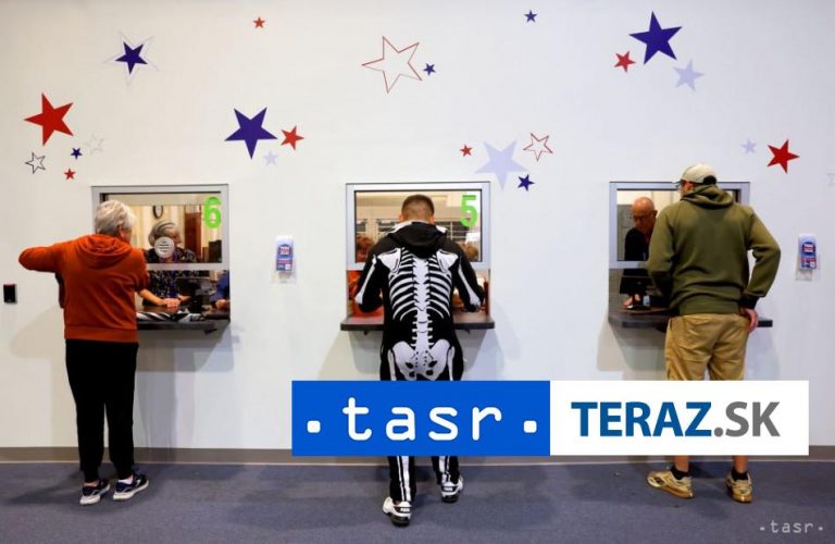 V amerických voľbách v predstihu hlasovalo už vyše 75 miliónov ľudí