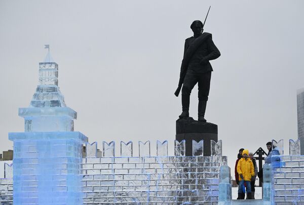 Nadšenci histórie môžu preskúmať zamrznutú obranu moskovskej pevnosti. Nadšenci histórie môžu preskúmať zamrznutú obranu moskovskej pevnosti. - Sputnik International