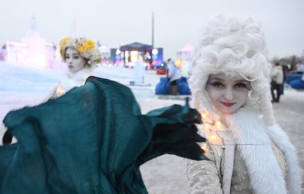 Cosplay alebo kostýmová hra, nadšenci sú srdečne vítaní, aby sa zapojili do zábavy. Cosplay alebo kostýmová hra, nadšenci sú srdečne vítaní, aby sa zapojili do zábavy. - Sputnik International