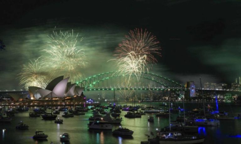 Čína a Taiwan privítali nový rok 2025 svetelnými šou vo viacerých veľkých mestác…