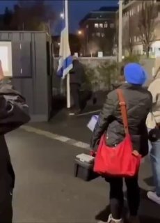 Izraelska-vlajka-bola-stiahnuta-pred-velvyslanectvom-v-Irsku.jpeg