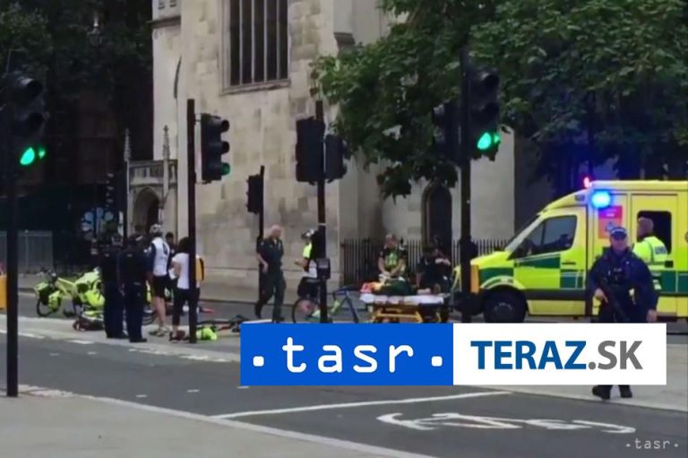 Londýnska polícia zatkla muža, ktorý autom vrazil do ľudí